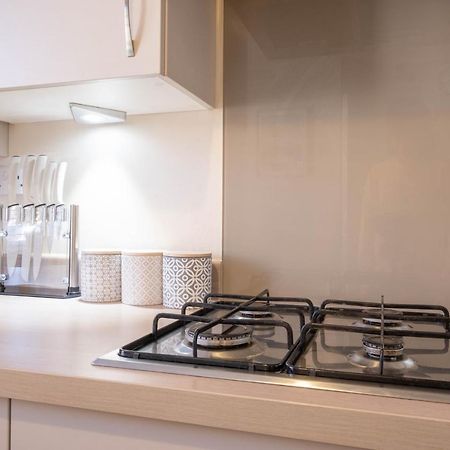 Beautiful And Comfortable Home Away From Home With Free Parking, Fast Wifi And White Crisp Hotel Standard Linen Hosted By Our Home Short Stays Нортхемптон Экстерьер фото