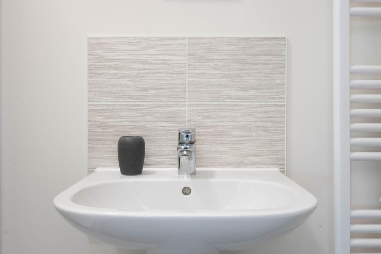 Beautiful And Comfortable Home Away From Home With Free Parking, Fast Wifi And White Crisp Hotel Standard Linen Hosted By Our Home Short Stays Нортхемптон Экстерьер фото