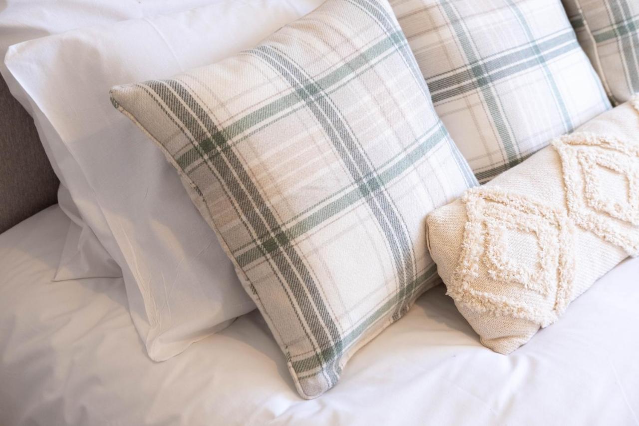 Beautiful And Comfortable Home Away From Home With Free Parking, Fast Wifi And White Crisp Hotel Standard Linen Hosted By Our Home Short Stays Нортхемптон Экстерьер фото