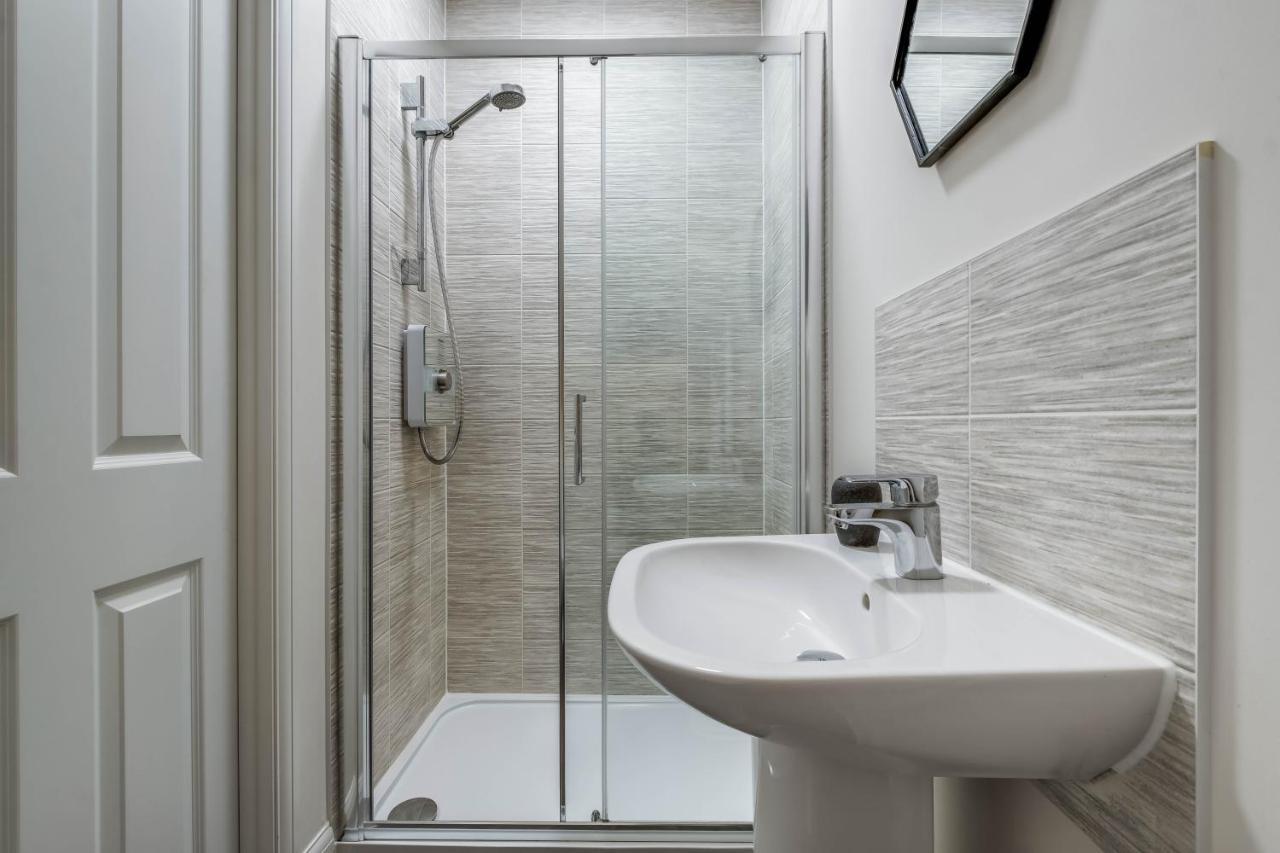 Beautiful And Comfortable Home Away From Home With Free Parking, Fast Wifi And White Crisp Hotel Standard Linen Hosted By Our Home Short Stays Нортхемптон Экстерьер фото