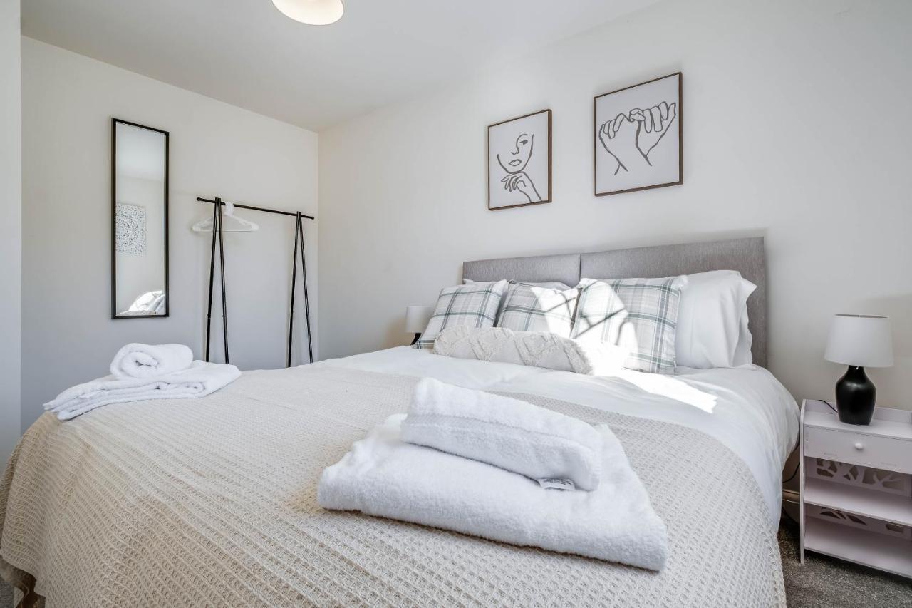 Beautiful And Comfortable Home Away From Home With Free Parking, Fast Wifi And White Crisp Hotel Standard Linen Hosted By Our Home Short Stays Нортхемптон Экстерьер фото