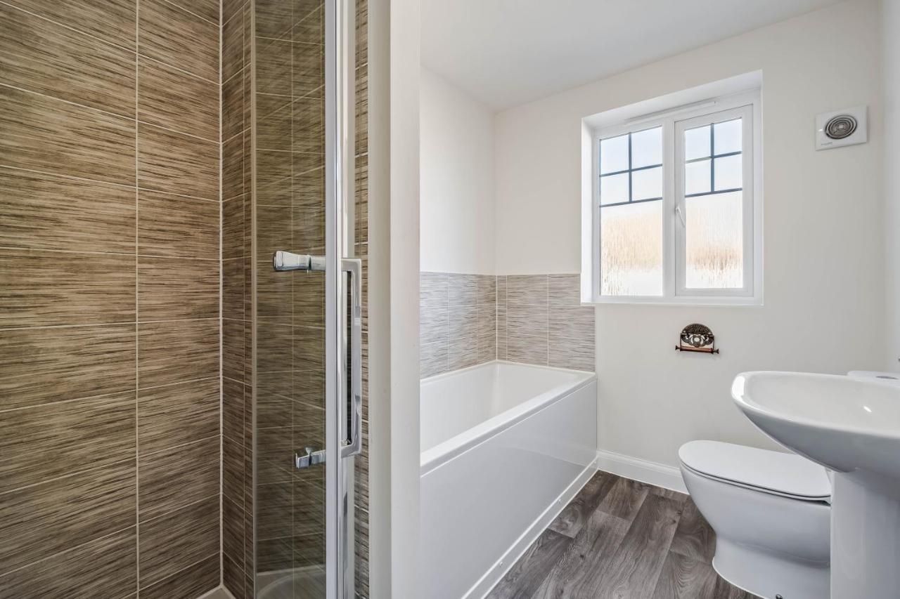 Beautiful And Comfortable Home Away From Home With Free Parking, Fast Wifi And White Crisp Hotel Standard Linen Hosted By Our Home Short Stays Нортхемптон Экстерьер фото