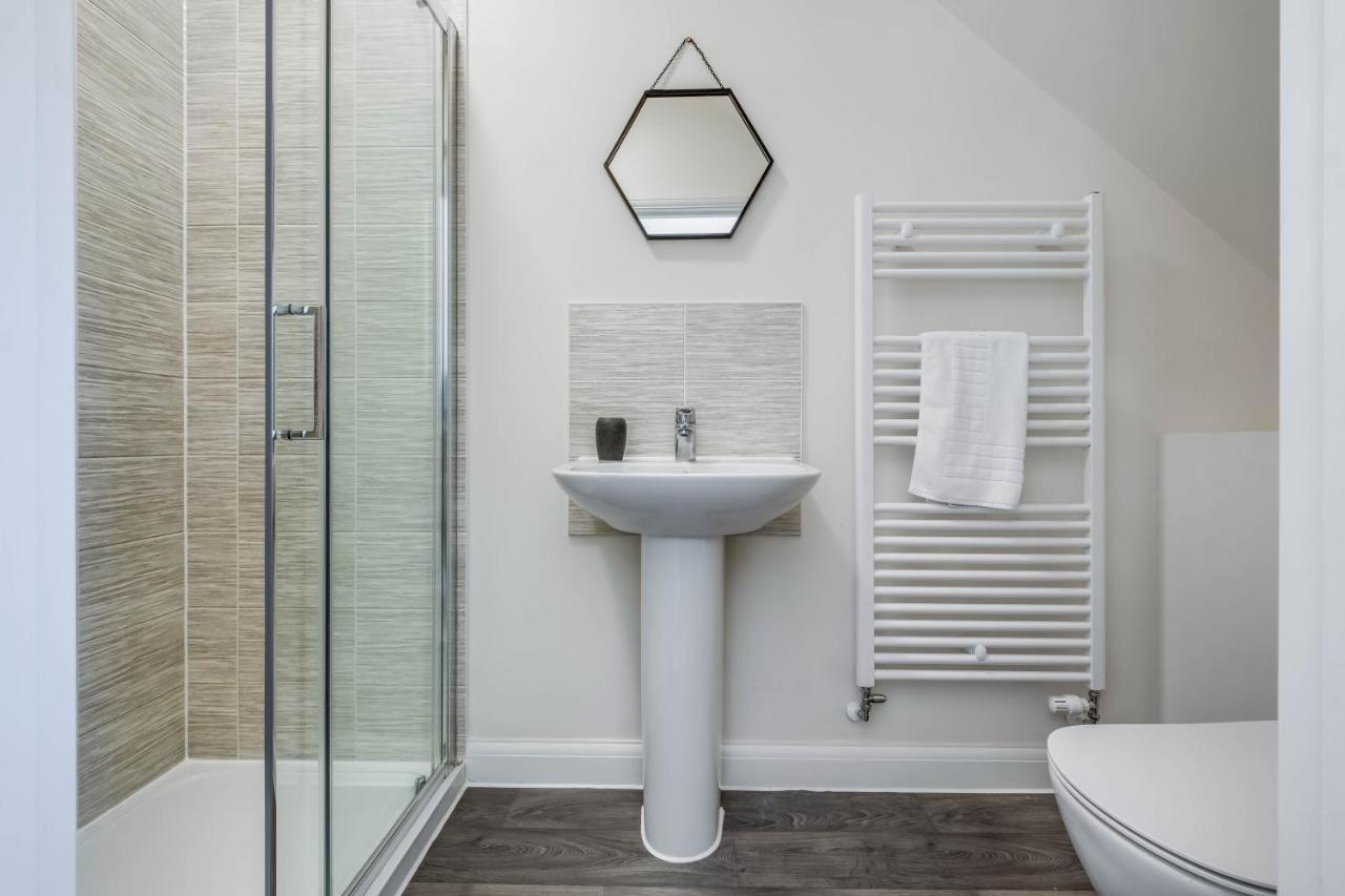 Beautiful And Comfortable Home Away From Home With Free Parking, Fast Wifi And White Crisp Hotel Standard Linen Hosted By Our Home Short Stays Нортхемптон Экстерьер фото